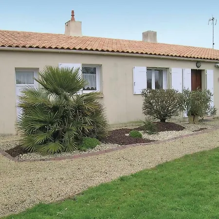 Three-bedroom Holiday In Casa vacanze